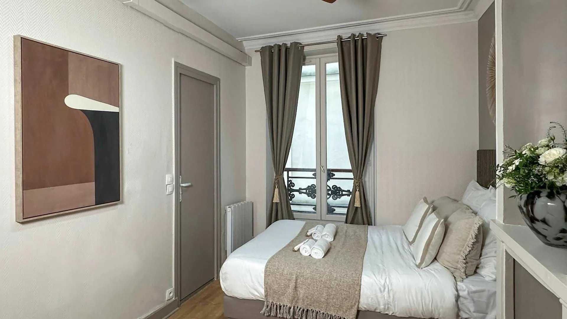 Parisian Family Flat Apartment 0*, Paris